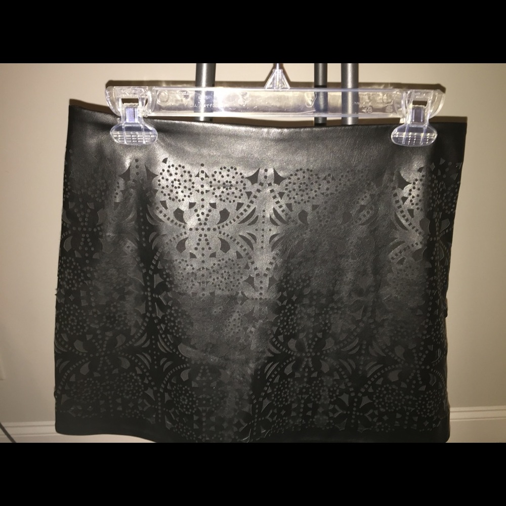 Black mini flower print skirt